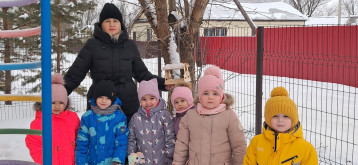 Птицам холодно зимой, птицам голодно зимой. Птицам холодно зимой, птицам голодно зимой.